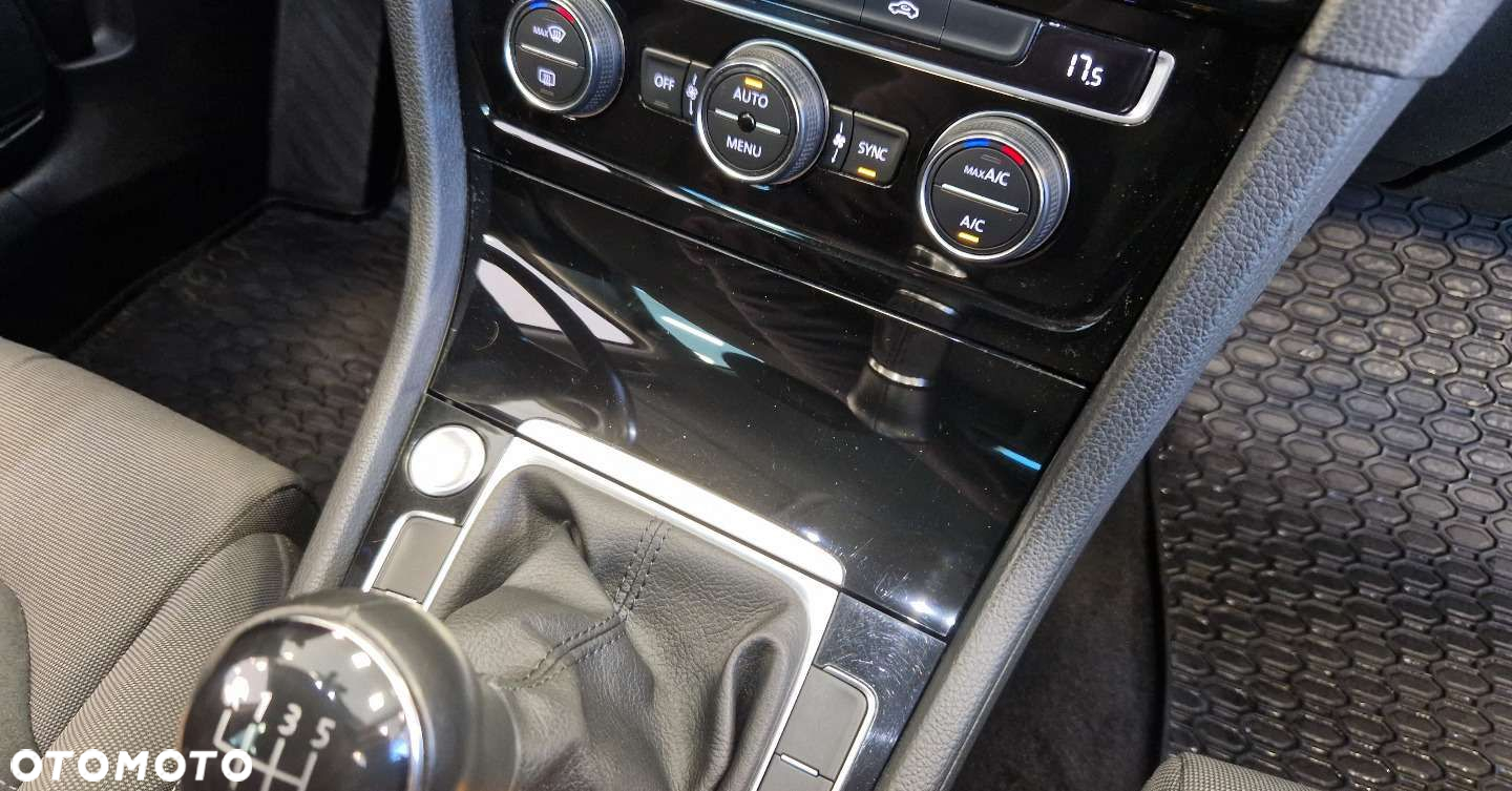 Volkswagen Golf - 20