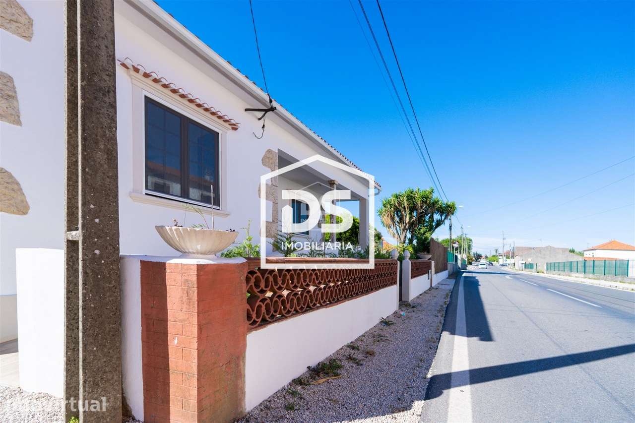 Moradia T4 + T1 com amplo terreno e espaços de lazer em Juncal, Porto - Grande imagem: 3/52