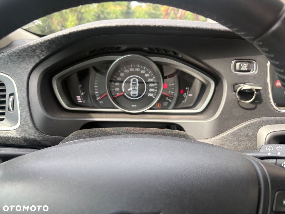 Volvo V40 D2 Drive-E Momentum - 16