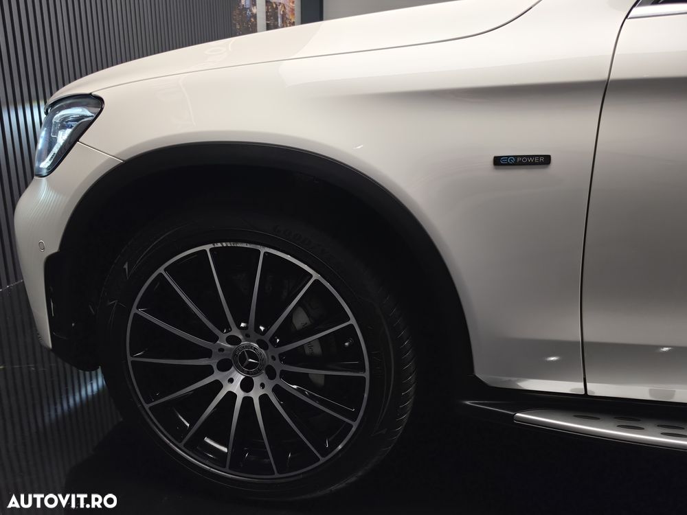 Mercedes-Benz GLC 300 e 4Matic 9G-TRONIC AMG Line Plus - 37