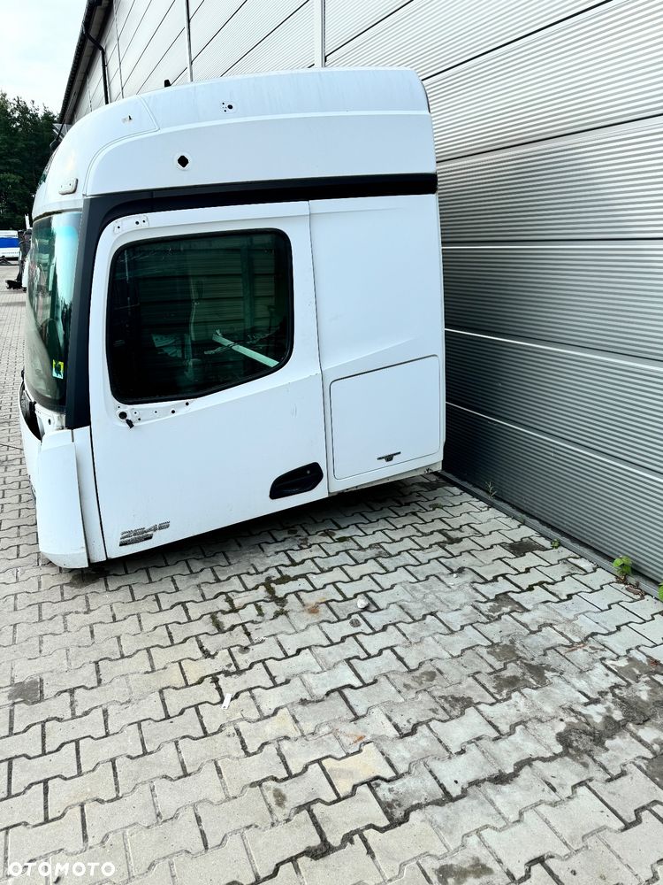 Kompletny szkielet kabiny sypialnej Mercedes Actros 2545 MP4, drzwi, maska - 3