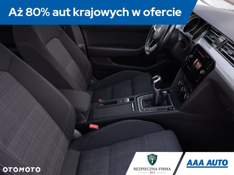 Volkswagen Passat - 10