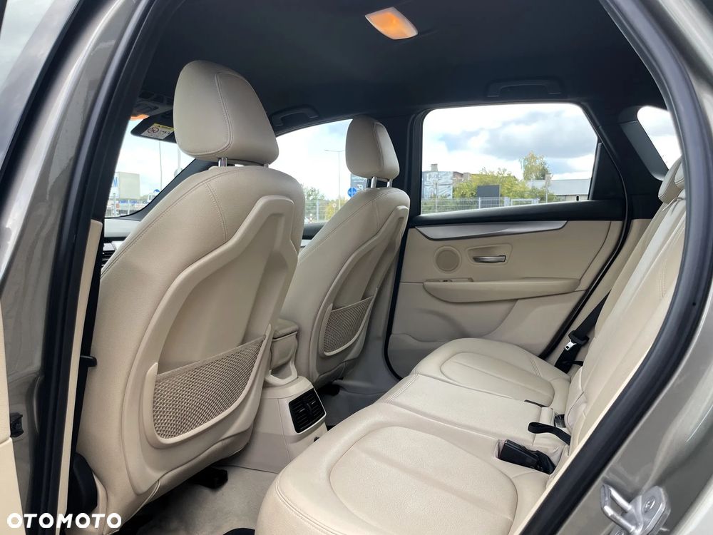 BMW Seria 2 220d xDrive - 17