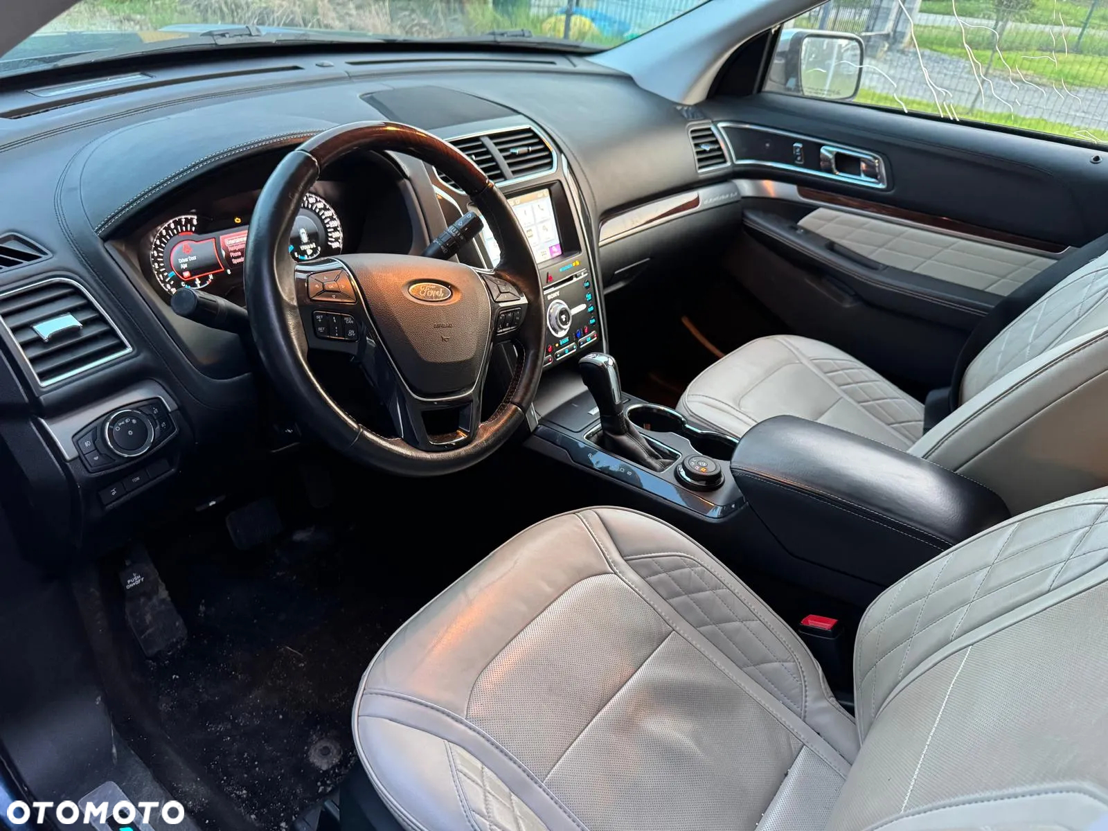 Ford Explorer EcoBoost Plug-in Hybrid ST-LINE - 5