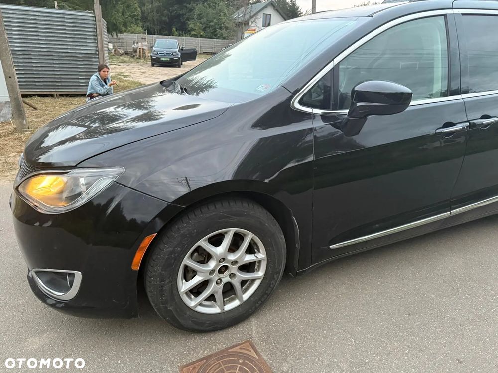 Chrysler Pacifica - 5