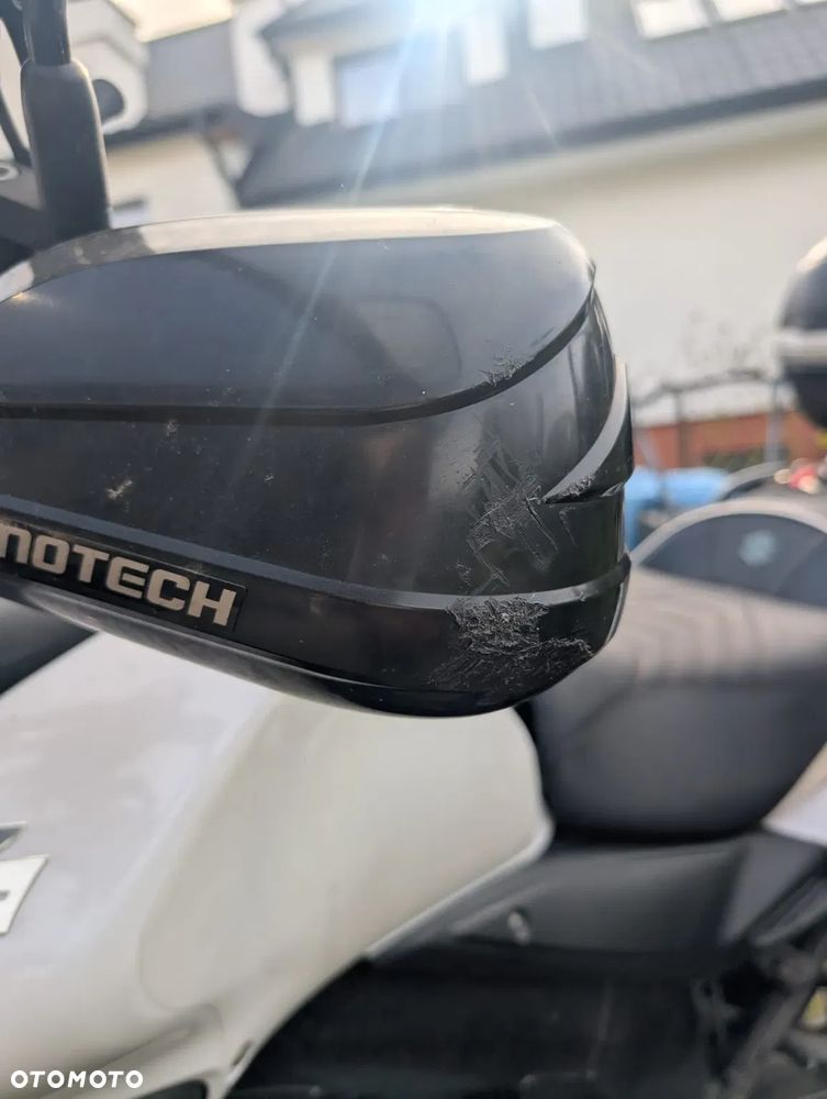 Suzuki V-STROM - 16