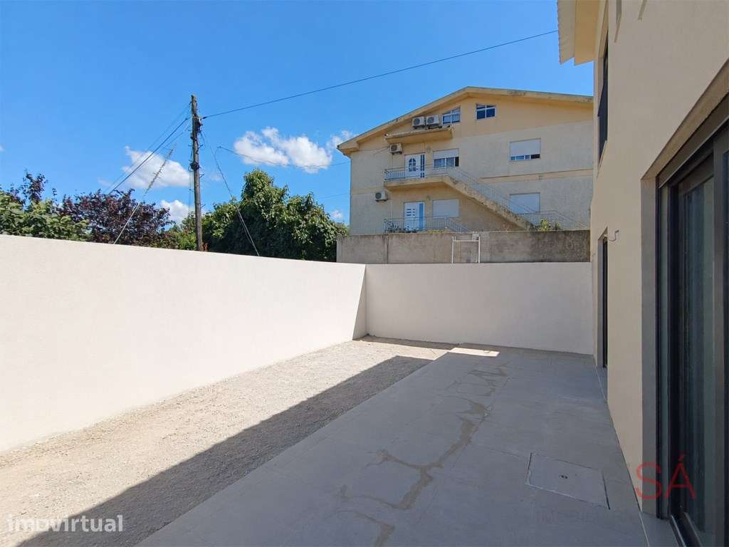 Apartamento T2 novo com logradouro e lugar de garagem em Ferreiros ... - Grande imagem: 5/24