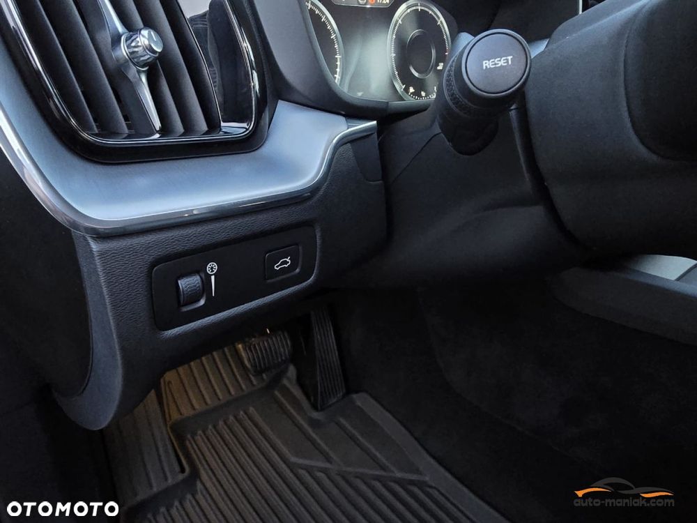 Volvo XC 60 D4 SCR Momentum - 17