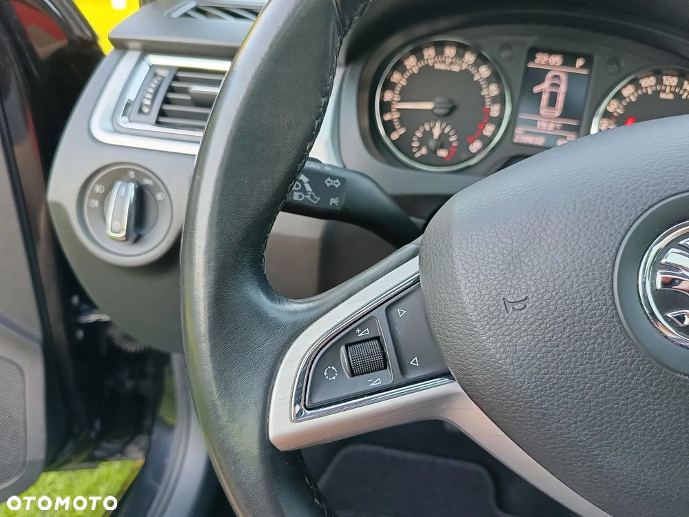 Skoda RAPID 1.6 TDI DSG Elegance - 17