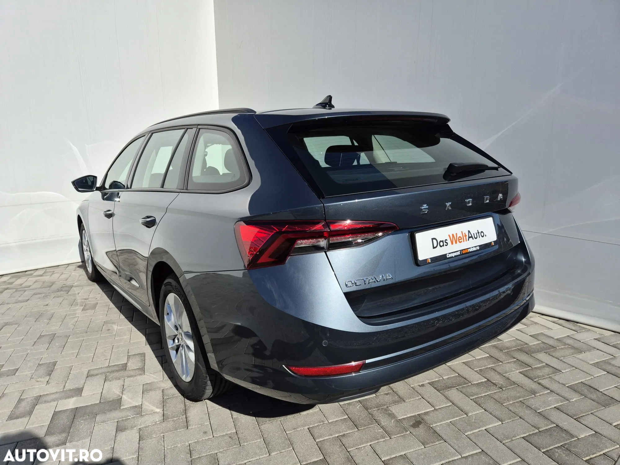 Skoda Octavia Combi 2.0 TDI DSG Ambition - 3