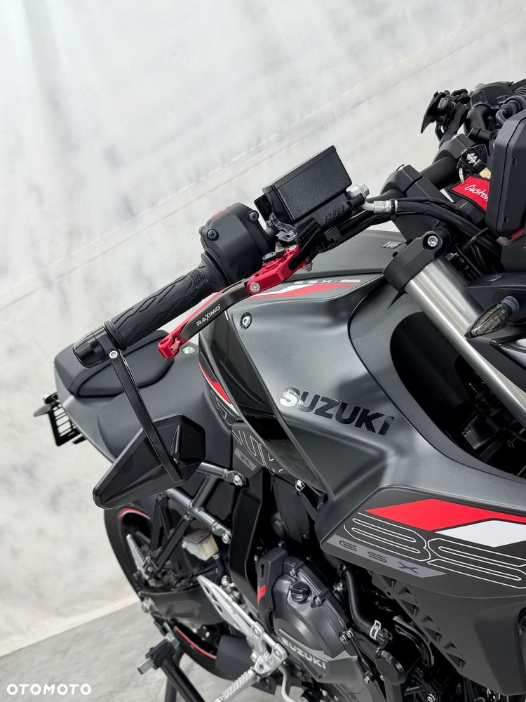 Suzuki GSX - 7