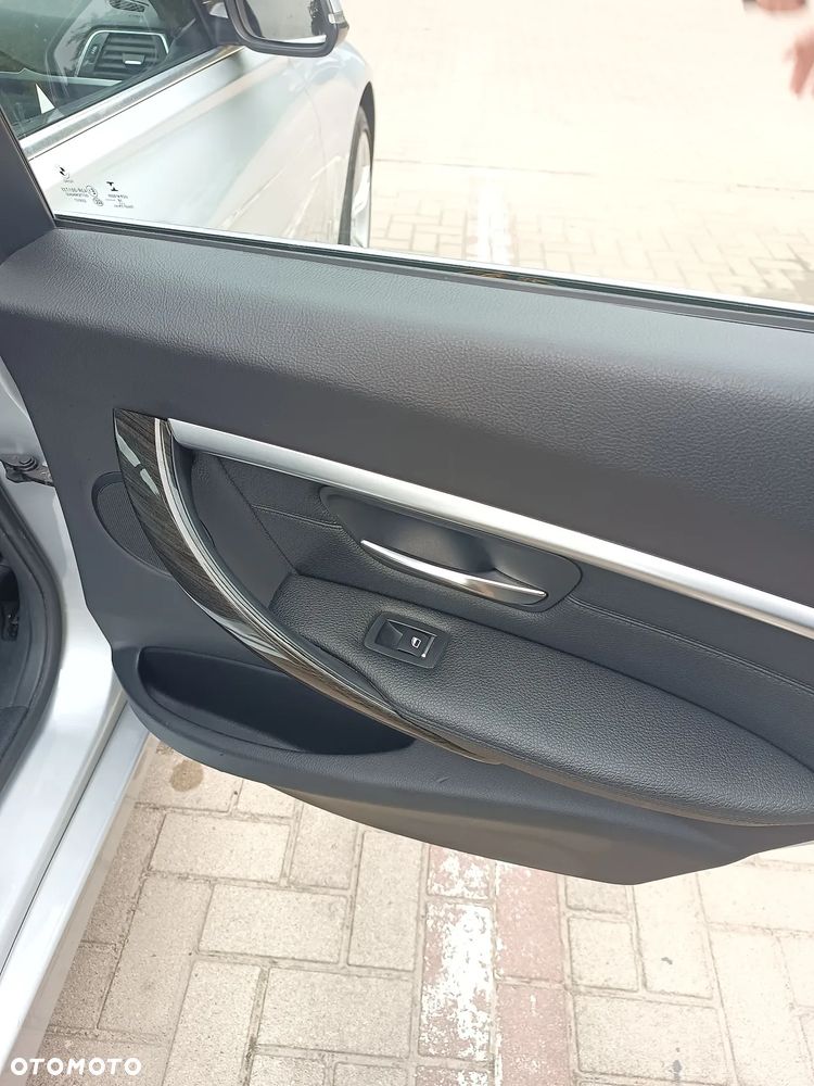 BMW Seria 3 330e iPerformance Luxury Line - 13