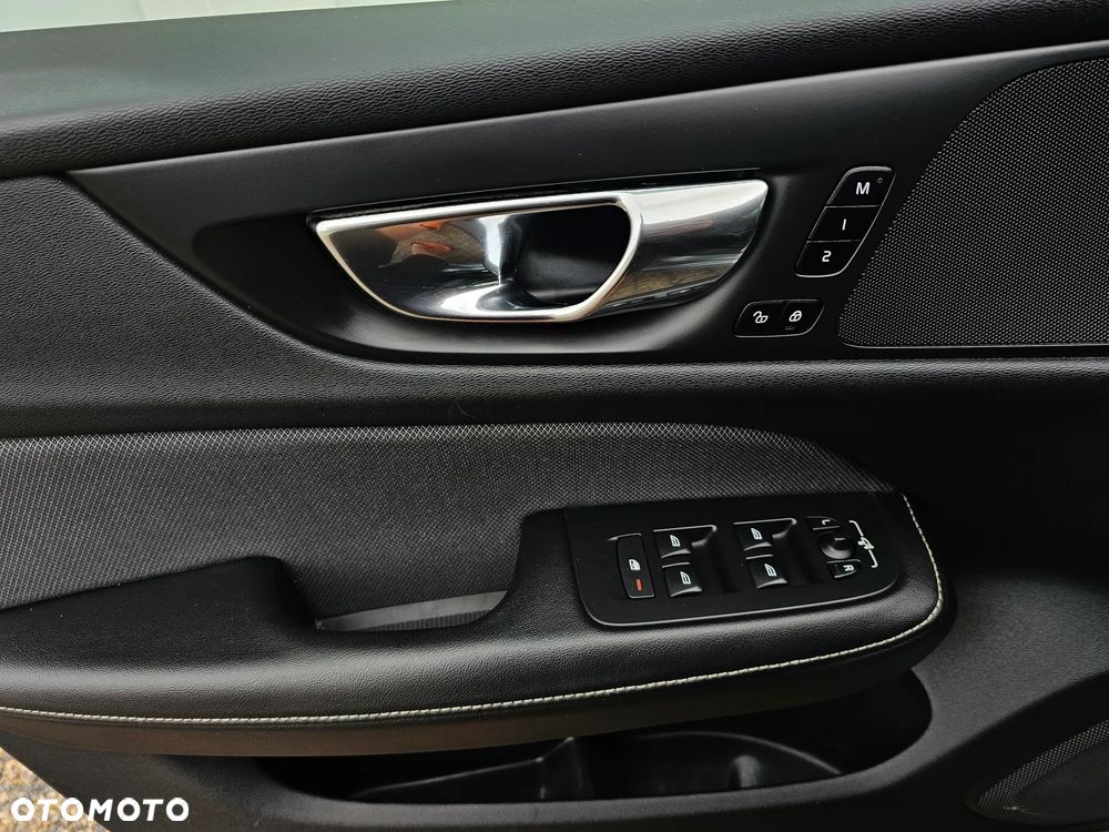 Volvo V60 D3 Geartronic R-Design - 29