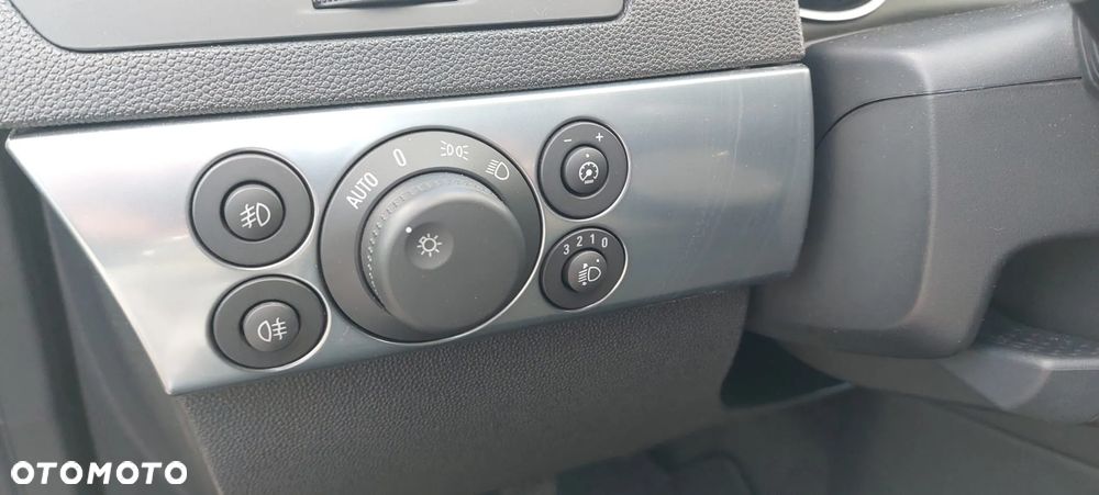 Opel Astra 1.6 Caravan Cosmo - 18