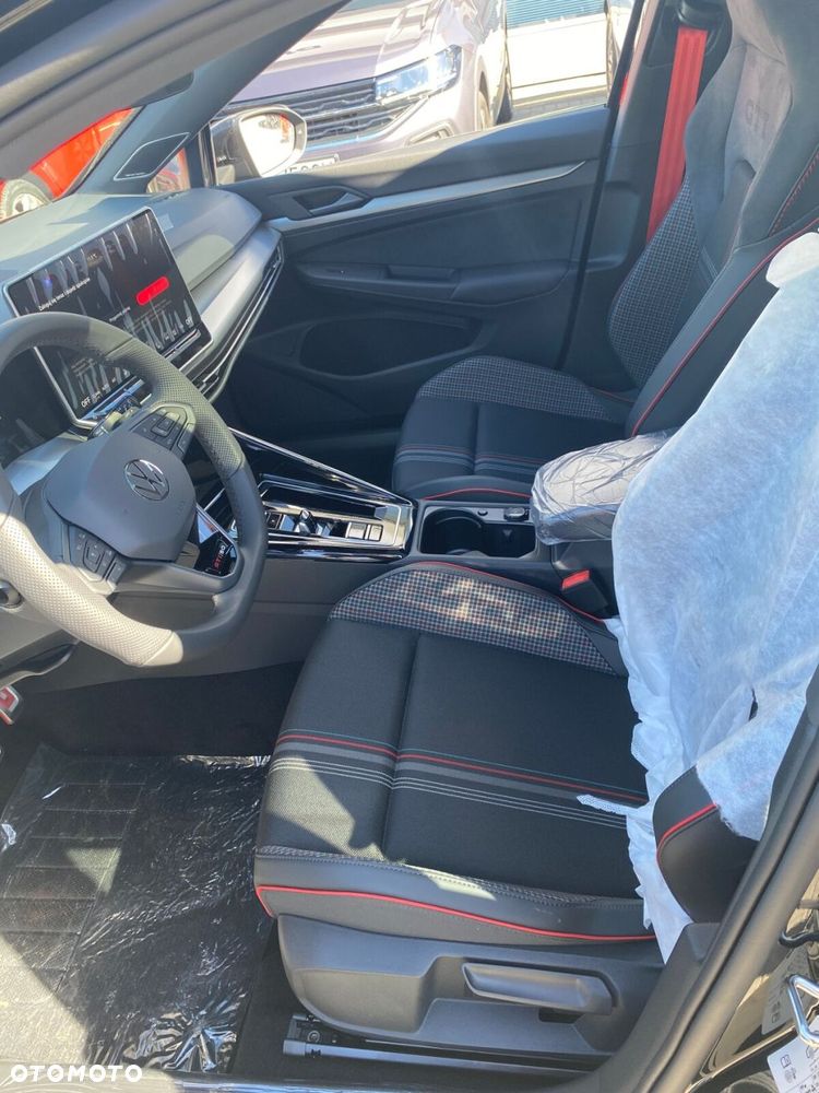 Volkswagen Golf - 6