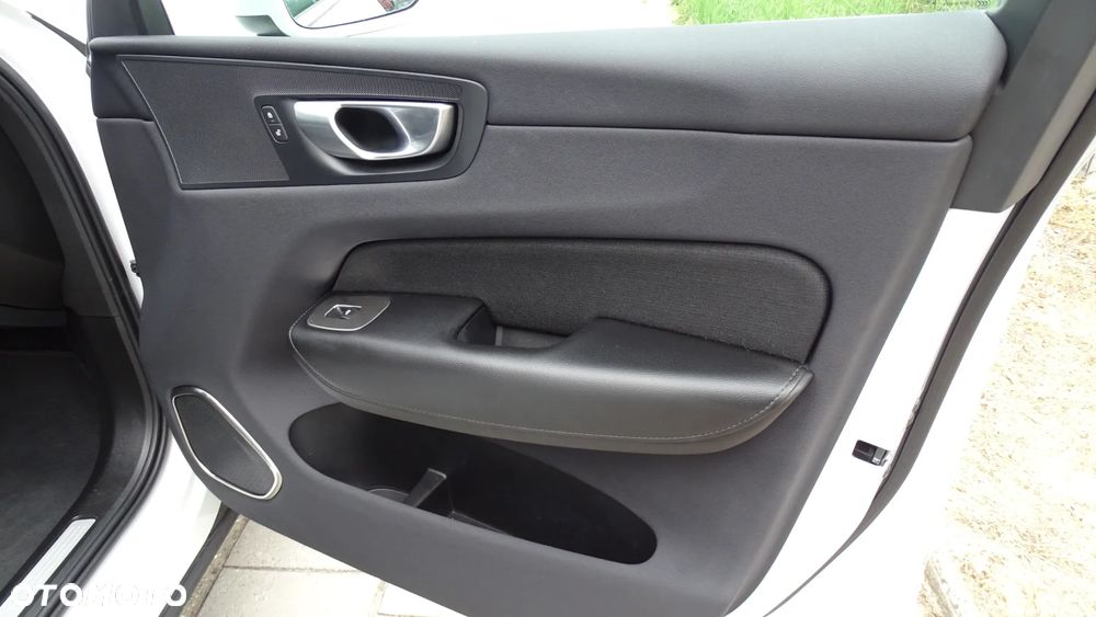 Volvo XC 60 T4 Momentum - 28