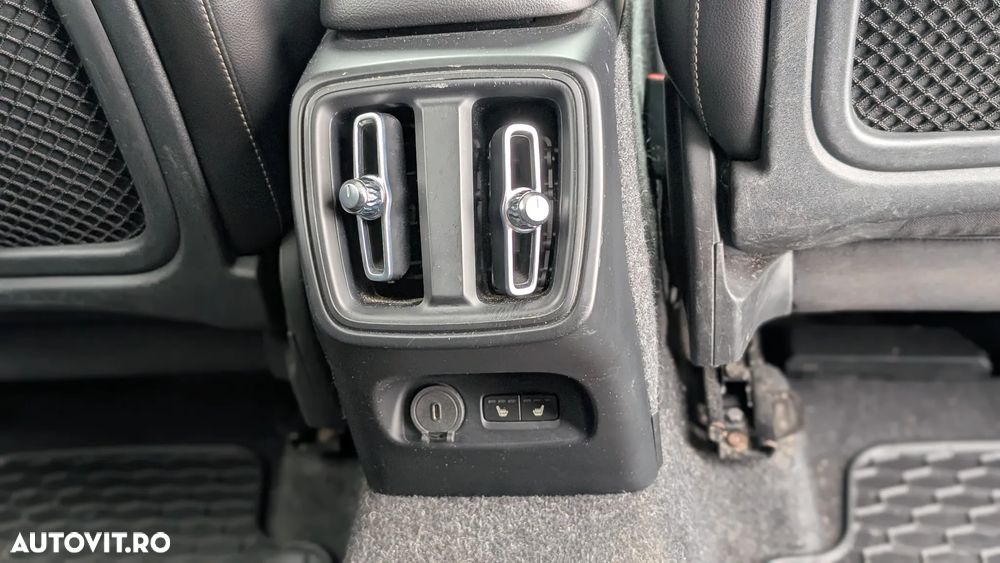 Volvo XC 40 T5 AWD Momentum Pro - 20