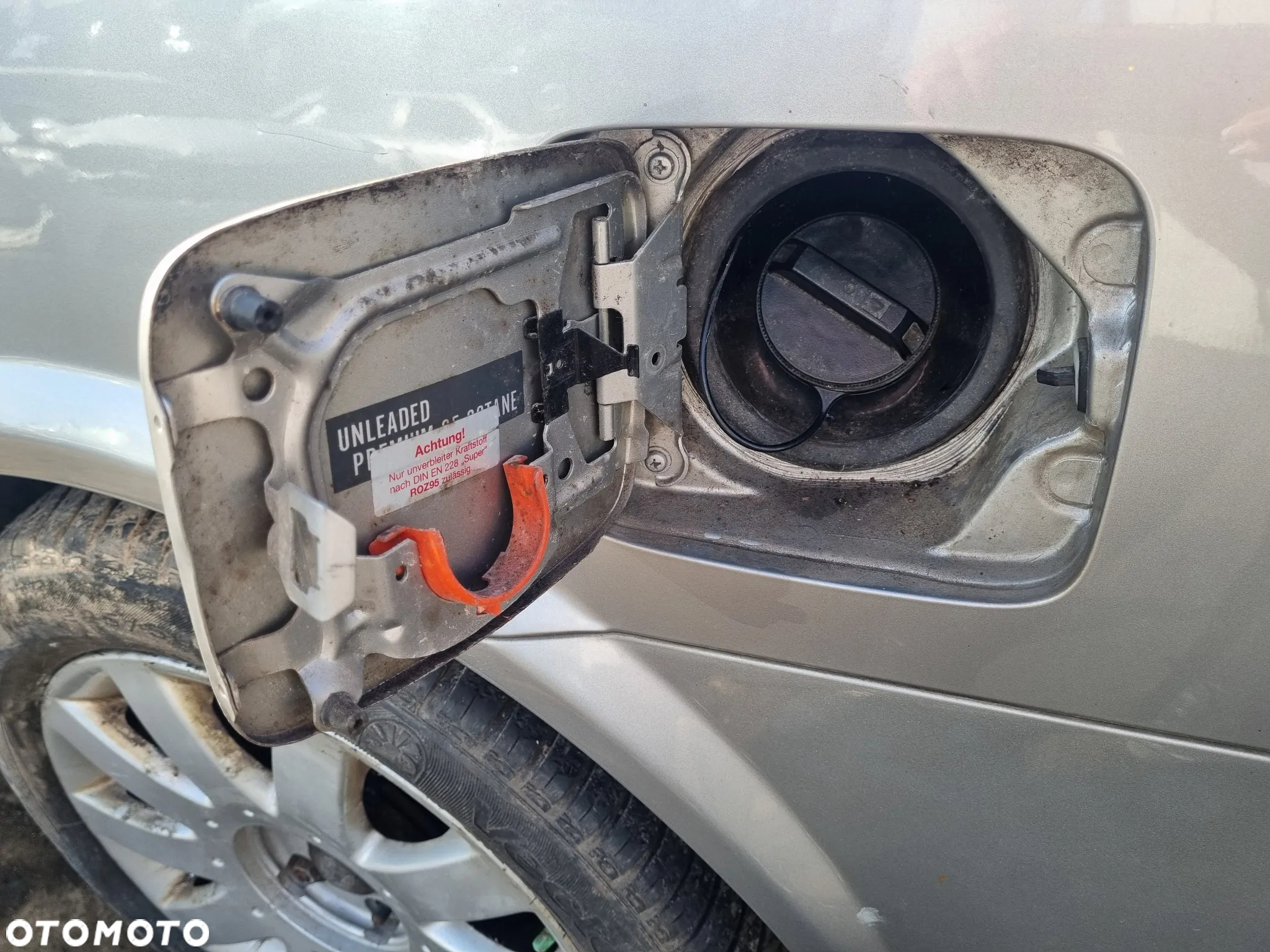 NISSAN PRIMERA P12 02-07 2005 r. KY0 KOMBI klapka wlewu paliwa * - 2