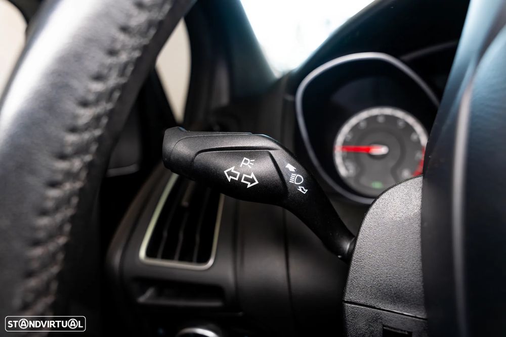 Ford Focus 2.0 EcoBoost ST c/ Pack Pele Desportiva - 35