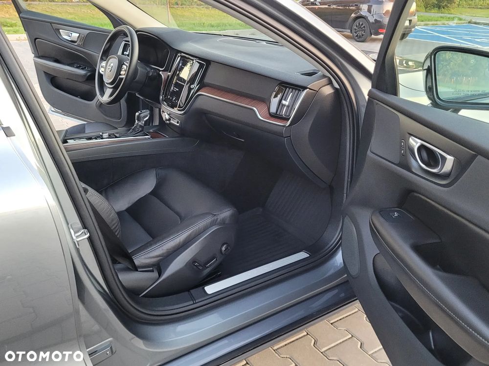 Volvo S60 T5 AWD Momentum Pro - 11