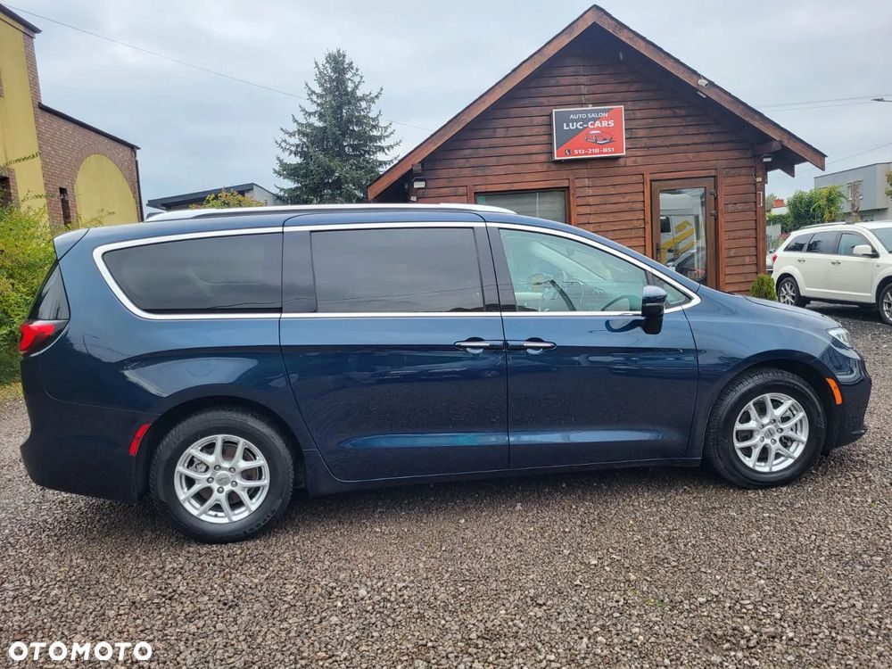 Chrysler Pacifica - 12