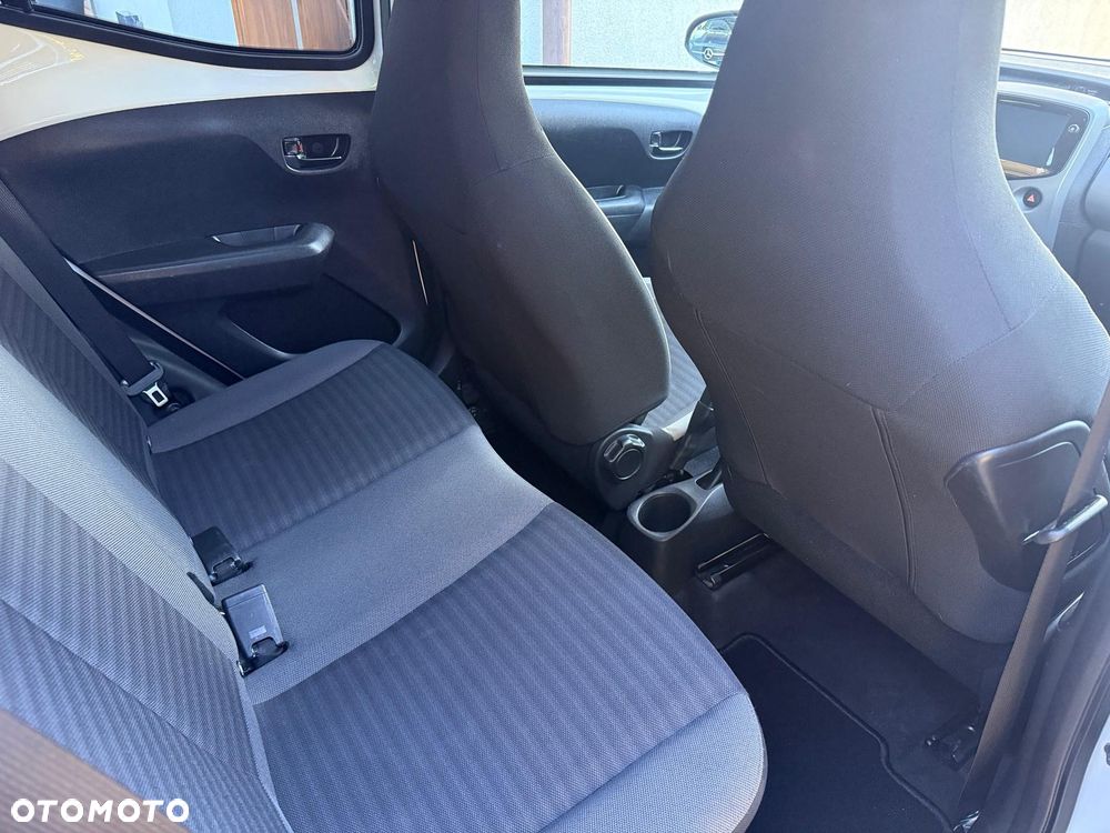 Toyota Aygo x-play connect - 18