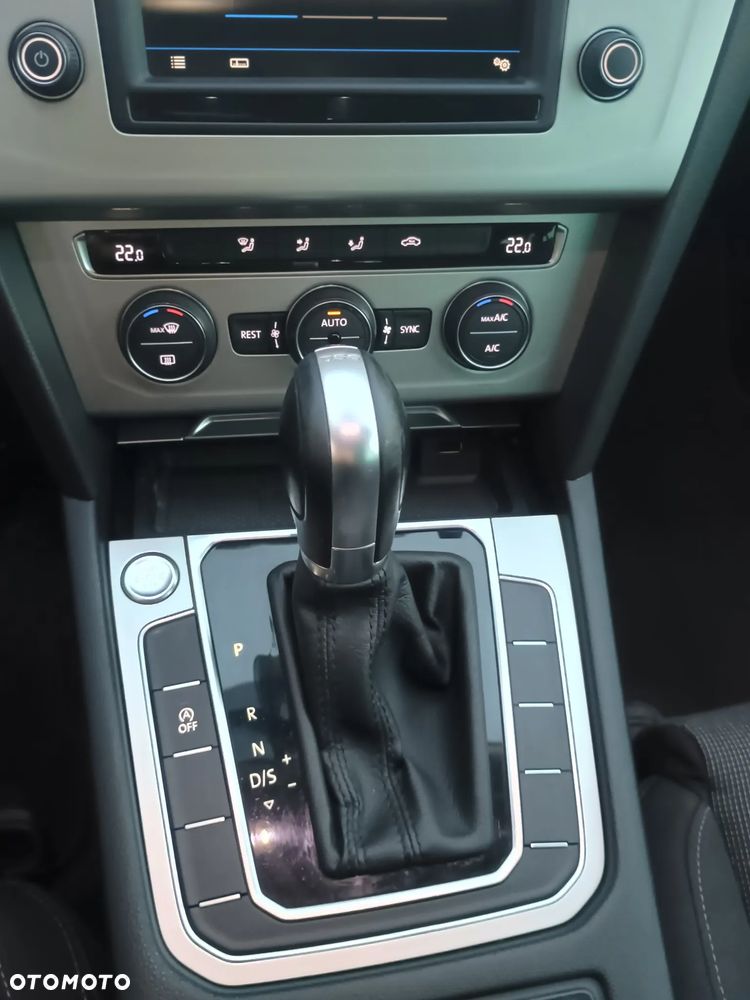 Volkswagen Passat 1.6 TDI SCR DSG Business - 39