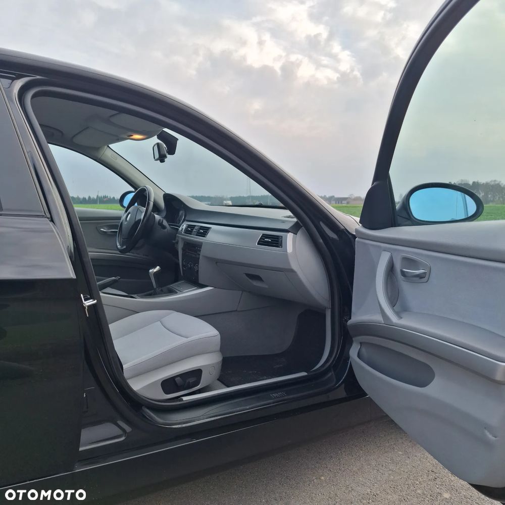 BMW Seria 3 - 34