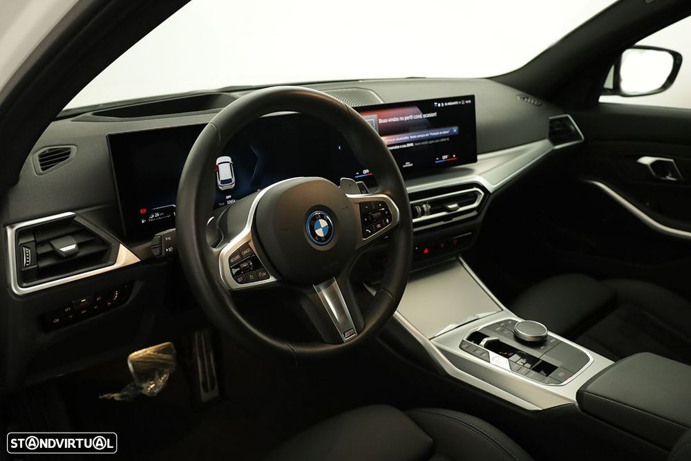 BMW 330 e Touring Pack Desportivo M Auto - 8
