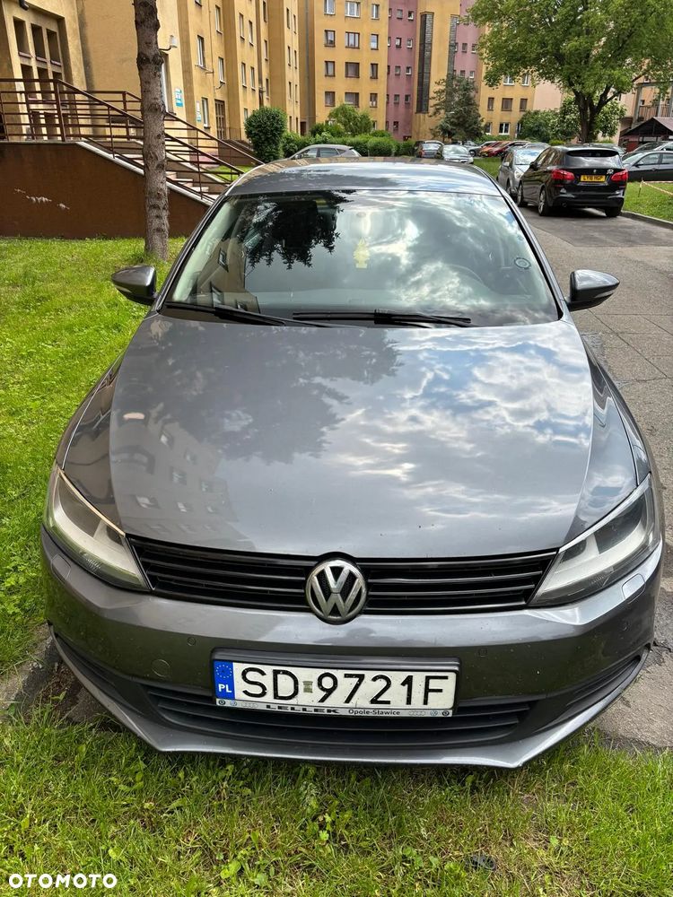 Volkswagen Jetta - 1