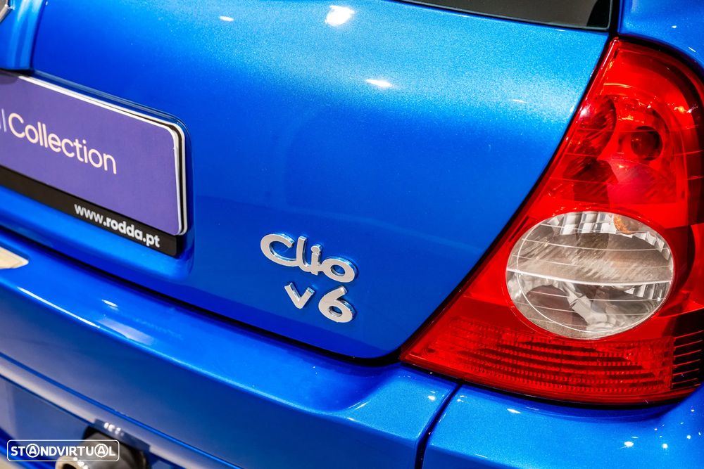 Renault Clio 3.0 V6 Sport - 7