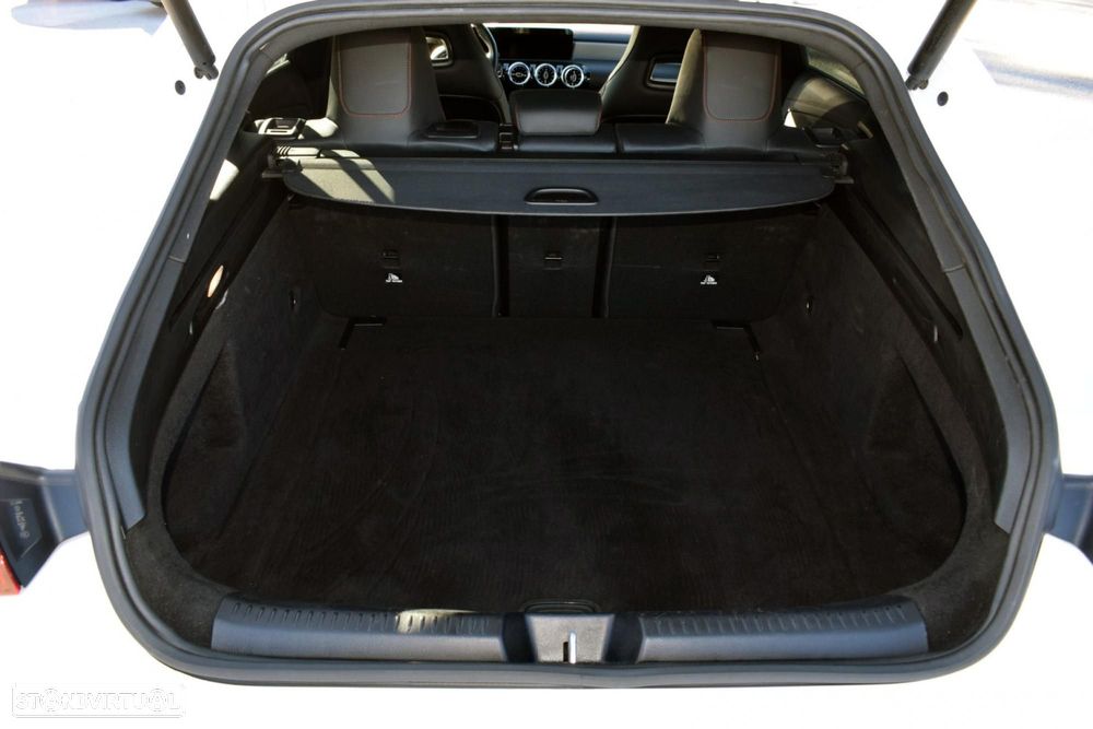 Mercedes-Benz CLA 180 d Shooting Brake AMG Line Aut. - 54