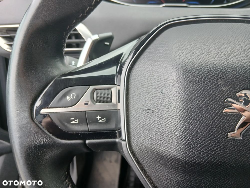 Peugeot 3008 1.2 PureTech Allure S&S EAT6 - 17