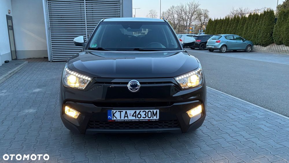 SsangYong/KGM Tivoli e-XGi 160 2WD Black+White - 24