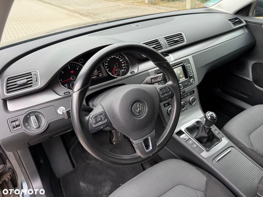 Volkswagen Passat 2.0 TDI DPF Highline - 15