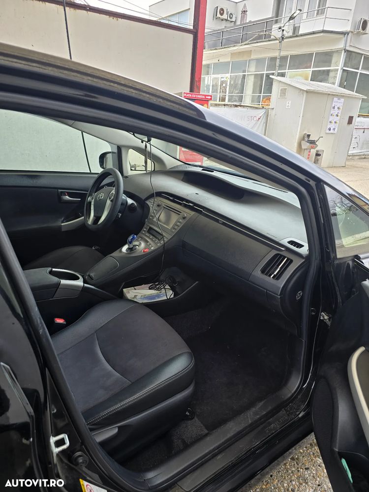 Toyota Prius (Hybrid) - 9