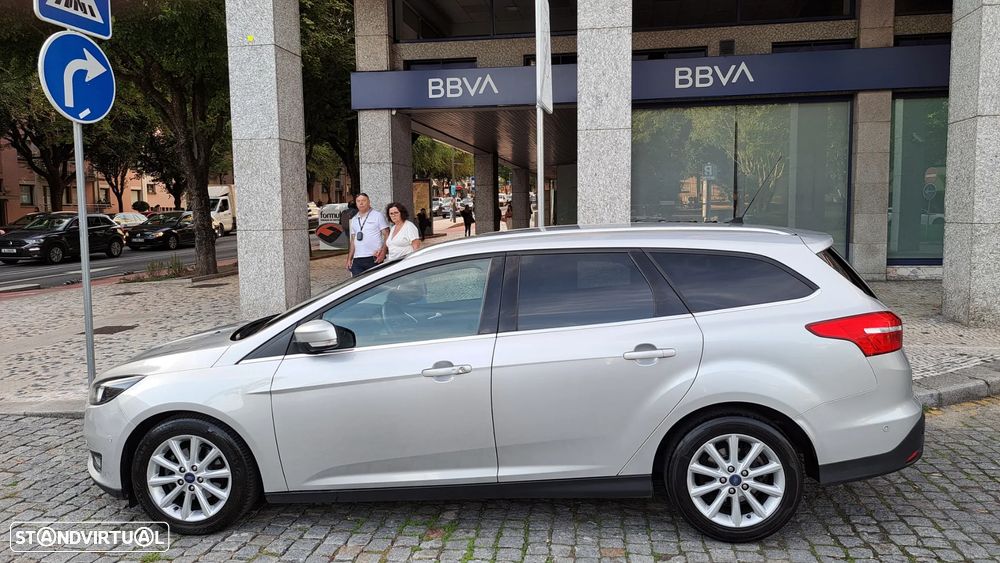 Ford Focus SW 1.5 TDCi EcoBlue Business - 19