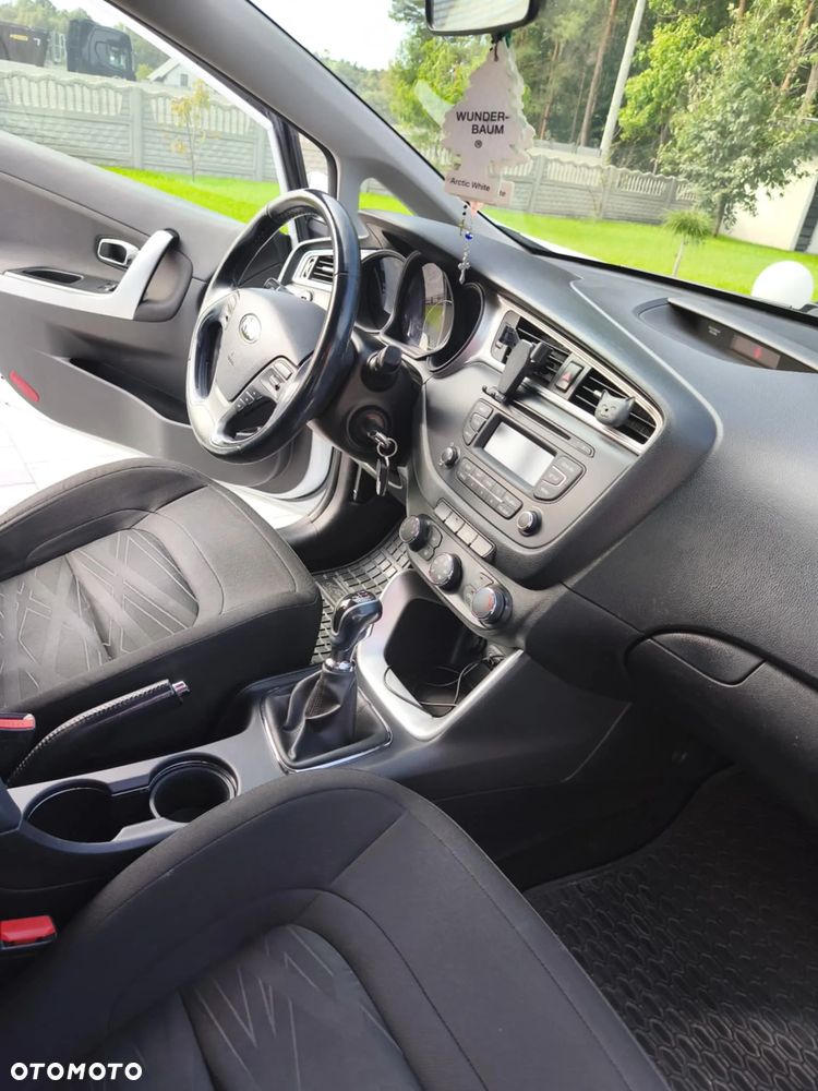 Kia Ceed Cee'd 1.4 L - 12