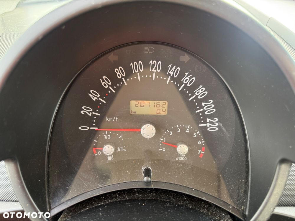 Volkswagen New Beetle - 23