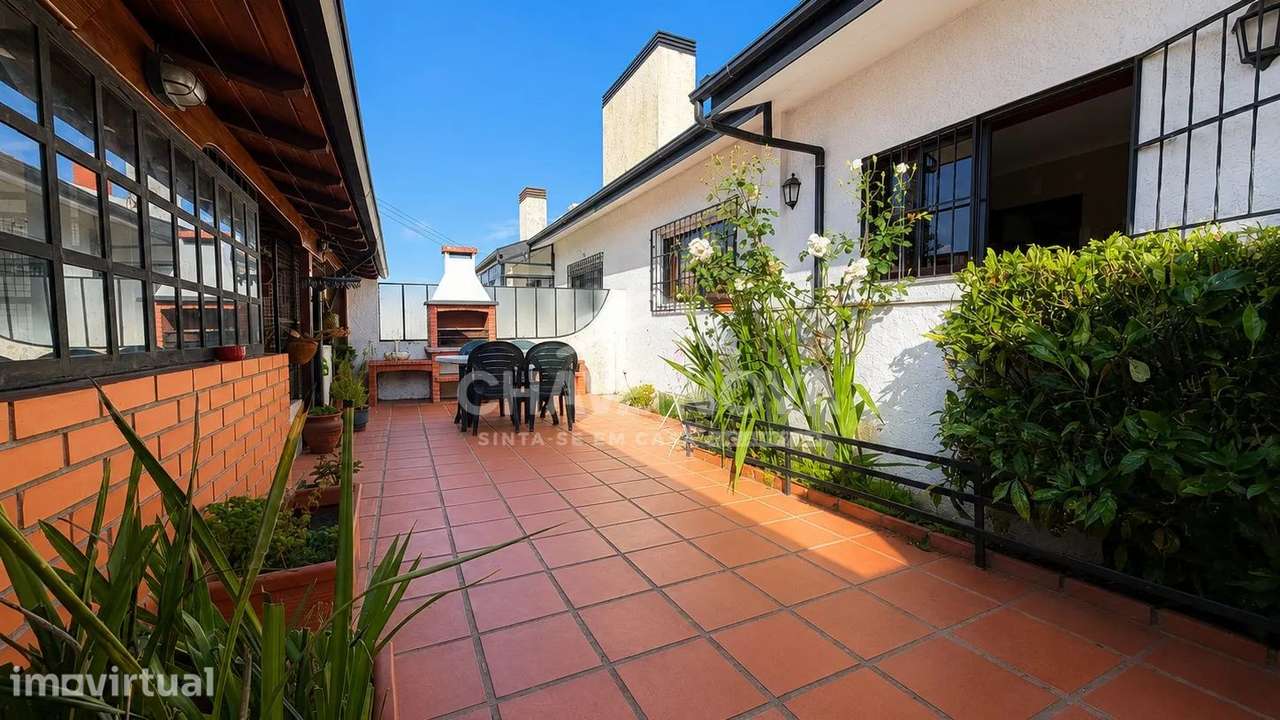Moradia Geminada V3 c/ Garagem Box a 3000m das Praias (Aguda) - Grande imagem: 2/19