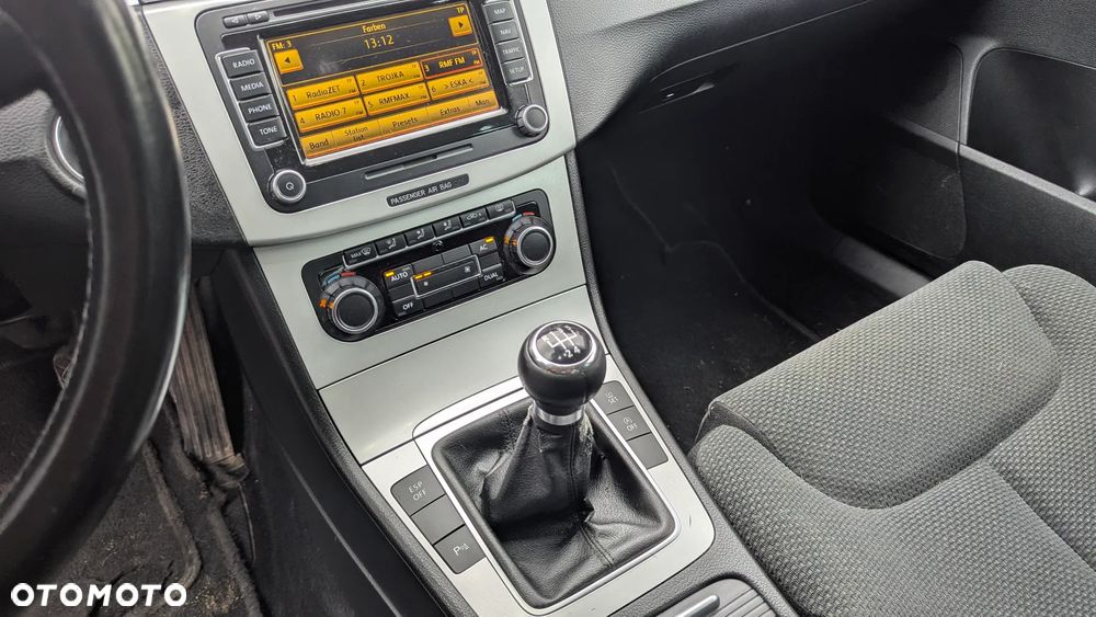 Volkswagen Passat 1.6 TDI DPF BlueMot Comfortline - 9