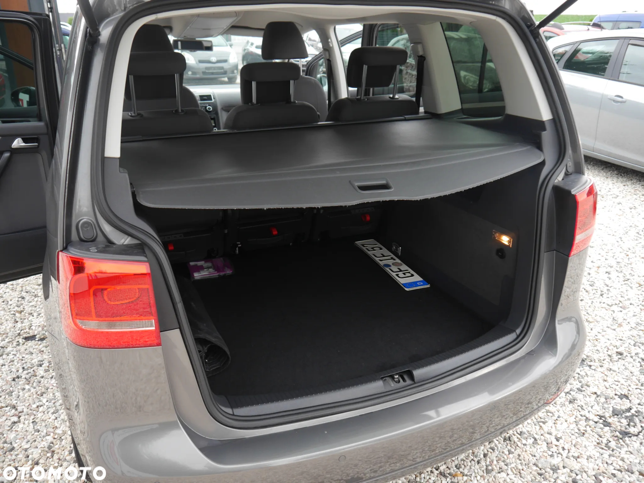 Volkswagen Touran 2.0 TDI DPF BlueMotion Technology DSG Comfortline - 22