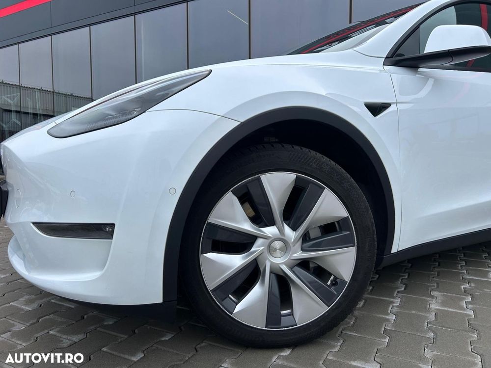 Tesla Model Y Long Range Dual Motor AWD - 33