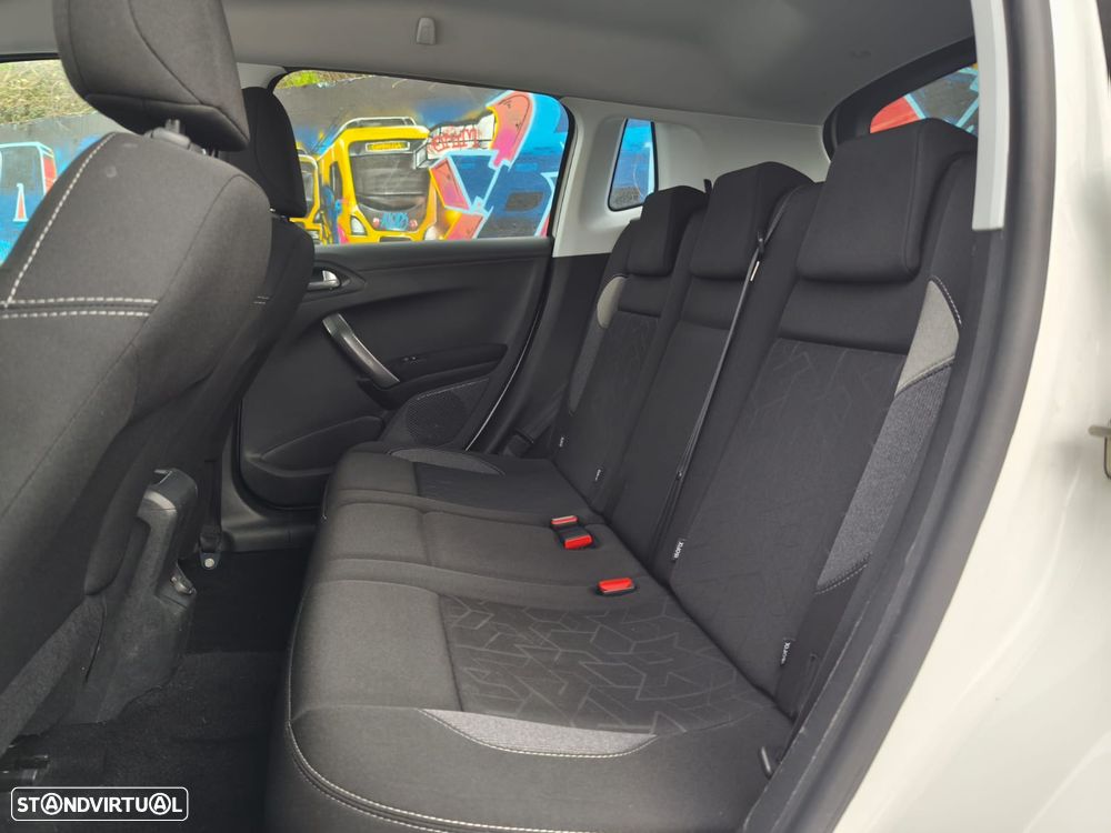 Peugeot 2008 1.6 BlueHDi Style - 4