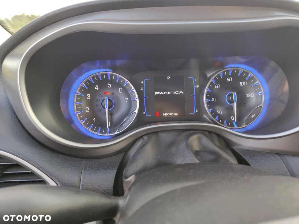 Chrysler Pacifica - 17