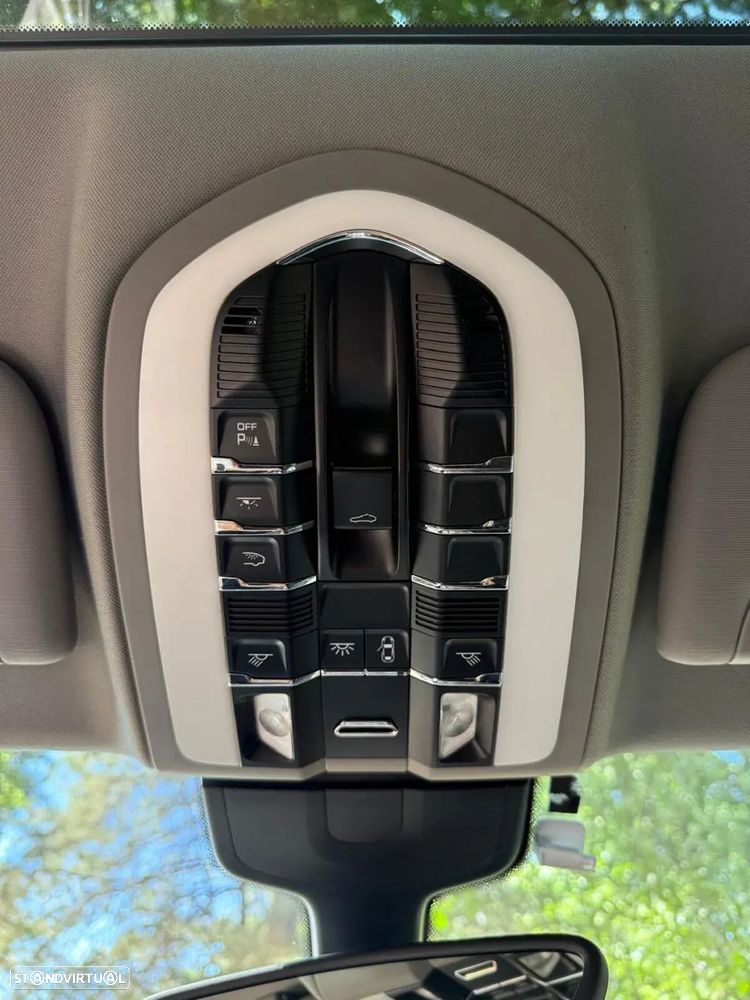 Porsche Panamera - 21