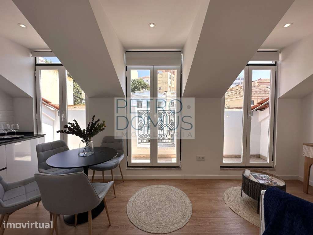 APARTAMENTO T2 TOTALMENTE REMODELADO COM VISTA DE RIO EM S. VICENTE... - Grande imagem: 2/17