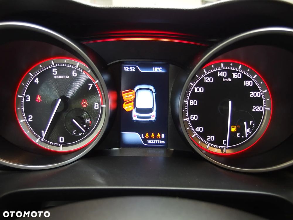 Suzuki Swift 1.2 Dualjet SHVS Premium Plus - 13