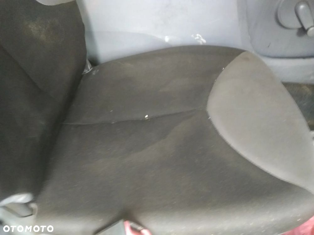 Auto na części - Peugeot 107 68 KM benzyna 2005 Silnik Skrzynia Drzwi Maska Klapa Błotnik Zderzak Lampa Szyba Klamka Lusterko Deska Kokpit - 6
