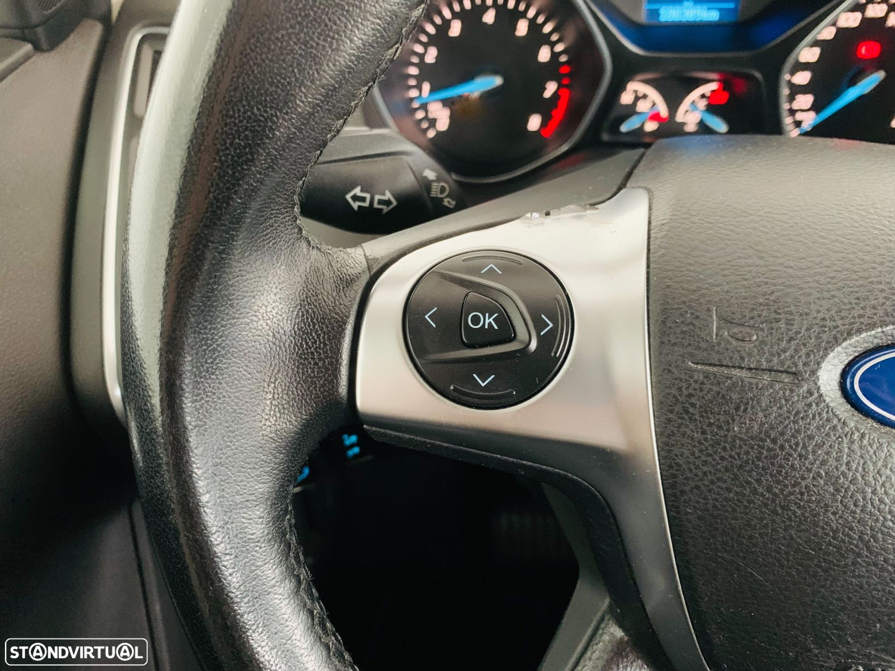 Ford Focus 1.0 EcoBoost S&S TITANIUM - 11